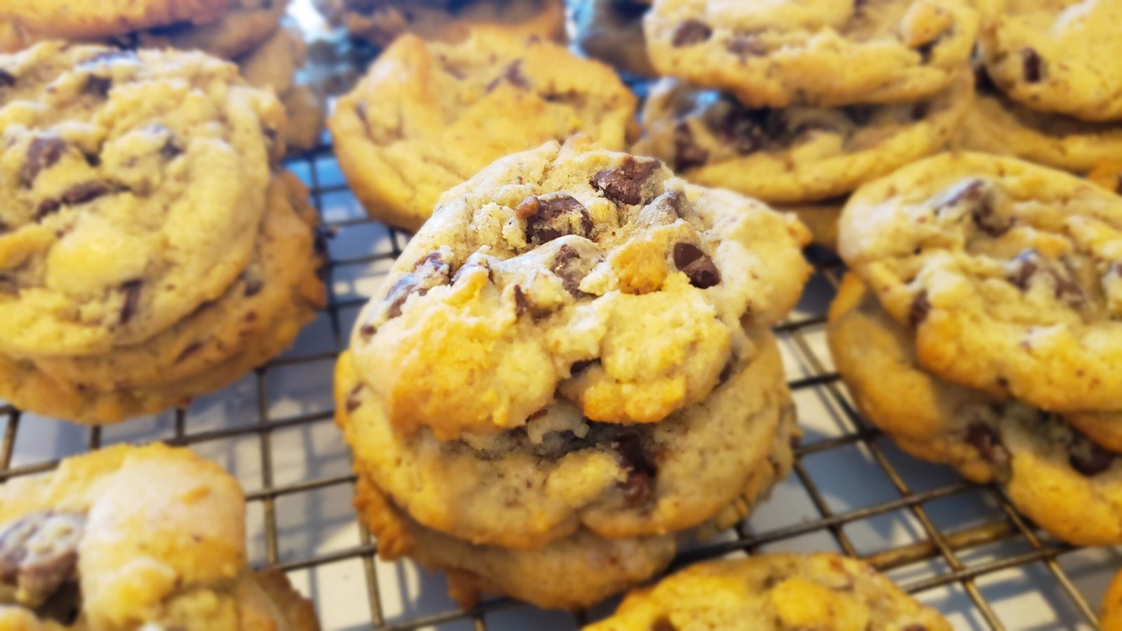 classic-chocolate-chip-cookies-thrive-nutrition-rdn